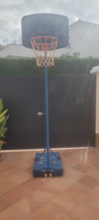 Canasta de baloncesto azul regulable hasta 305 cm