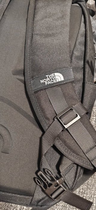 Mochila The North Face negra  con estuche