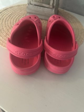 Crocs rosas talla 13C