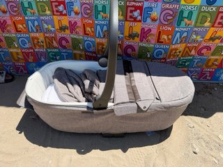 Carro y Silla Inglesina Aptica Completo