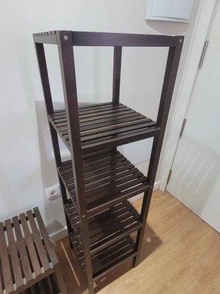 Estantería y banco de madera