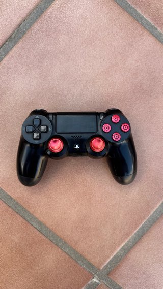 PlayStation 4 Slim 1TB + 2 Mandos