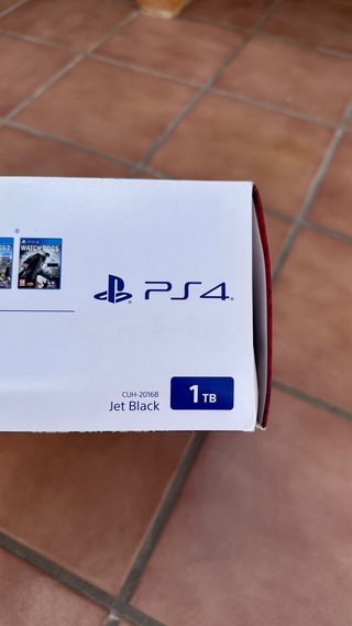 PlayStation 4 Slim 1TB + 2 Mandos