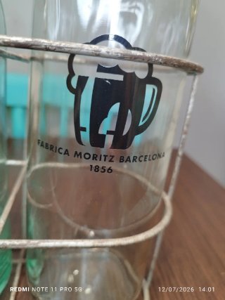 Botellero antiguo con 4 botellas