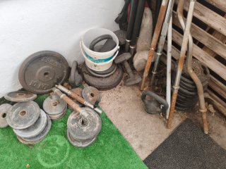 Pesas, discos y barras de gimnasio