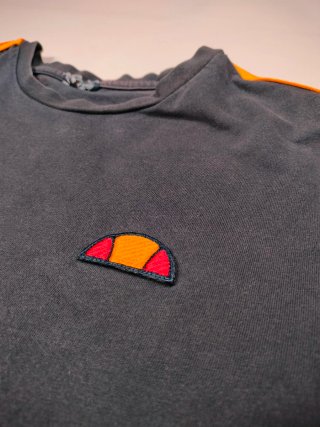Ellesse Camiseta Negra Hombros Rayas Vintage Hombr