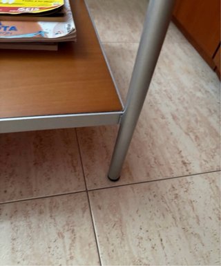 Mesa centro cristal y madera con ruedas