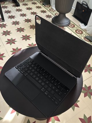 iPad Pro 12.9 6ª Gen 128GB + Magic Keyboard