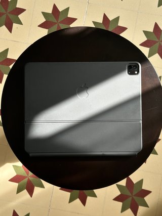 iPad Pro 12.9 6ª Gen 128GB + Magic Keyboard