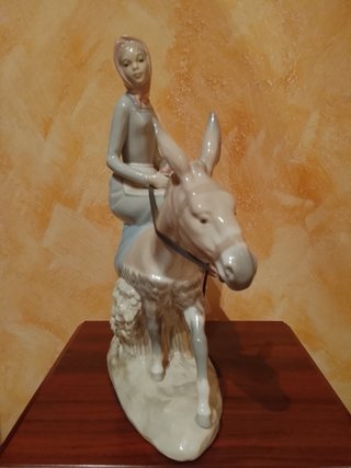 Tang Lladró Peasant Woman on a Donkey.  Campesina