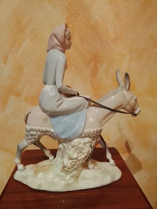 Tang Lladró Peasant Woman on a Donkey.  Campesina