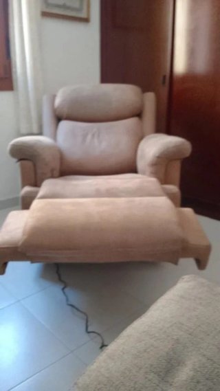 Sillón reclinable beige de tela