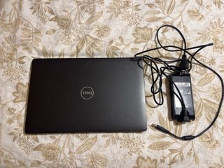 Portátil Dell Latitude 5501 con Windows 11 e batteria nuova