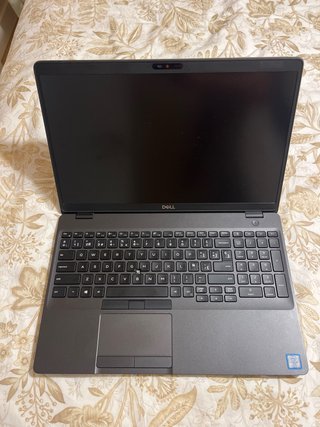 Portátil Dell Latitude 5501 con Windows 11 e batteria nuova
