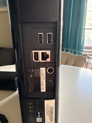 Xbox 360 con 2 juegos y mando