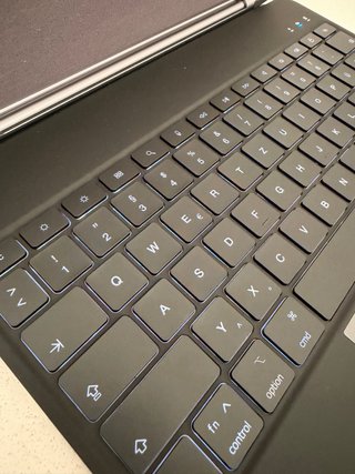 Teclado Earto iPad Pro 13 QWERTZ Trackpad Magic