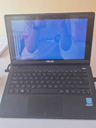 Portátil Asus X200 Negro