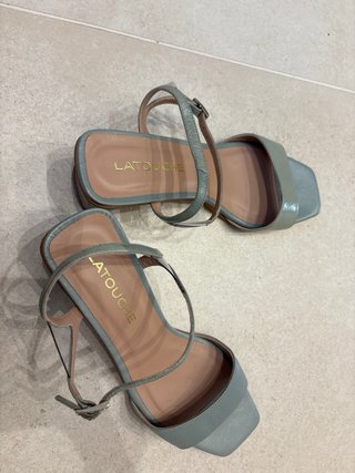 Sandalias LATOUCHE tacón cuadrado 6 cms verde agua