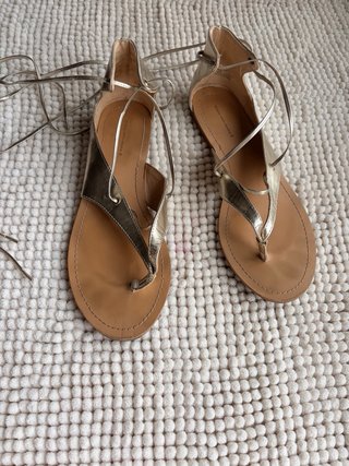 Sandalias doradas Oysho Talla 39