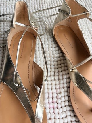 Sandalias doradas Oysho Talla 39