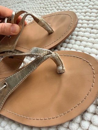 Sandalias doradas Oysho Talla 39