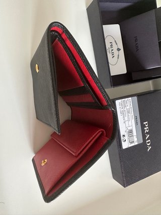 Cartera Prada Piel Negra y Dorada