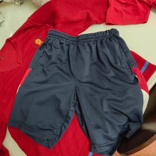 Conjunto Colegio: Sudadera Roja y Pantalón Azul
