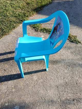 Silla infantil Frozen azul.