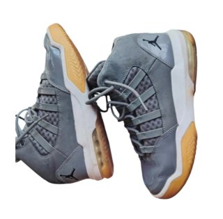 Zapatillas Jordan Max Aura Gris Metalizadas 39