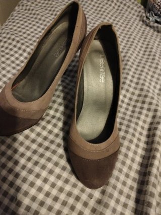 Zapatos de tacón Liberitae beige y marrón