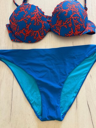 Bikini estampado azul y rojo