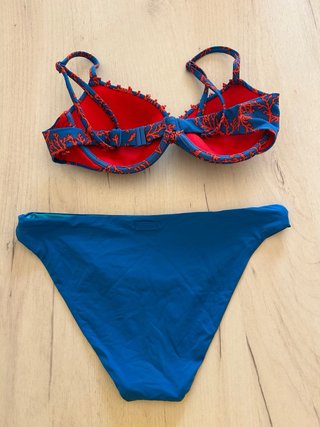 Bikini estampado azul y rojo