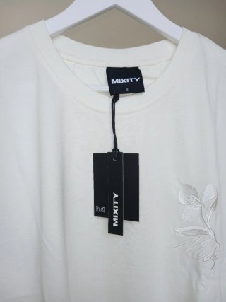 Camiseta Blanca con Estampado Floral