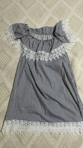 Vestido de rayas blanco y azul