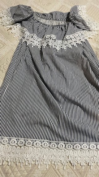 Vestido de rayas blanco y azul