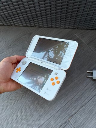 Nintendo 2DS XL Bianco e Arancione
