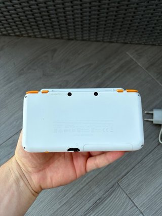 Nintendo 2DS XL Bianco e Arancione