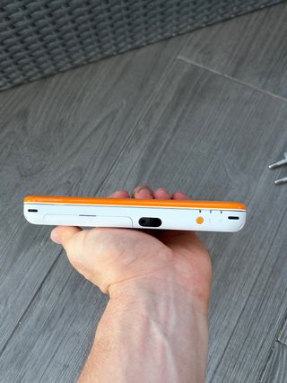 Nintendo 2DS XL Bianco e Arancione