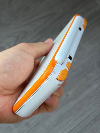 Nintendo 2DS XL Bianco e Arancione
