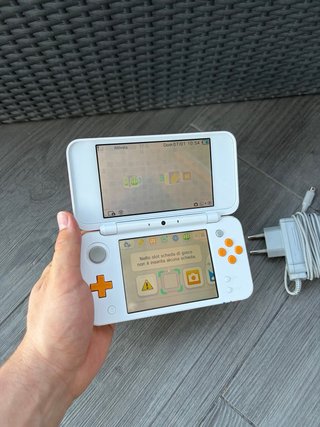 Nintendo 2DS XL Bianco e Arancione