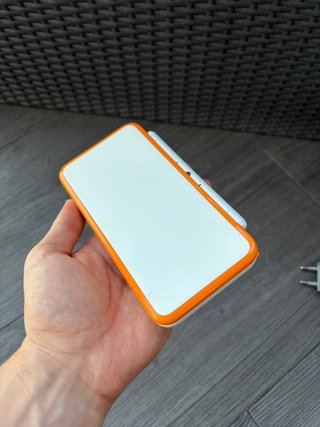 Nintendo 2DS XL Bianco e Arancione
