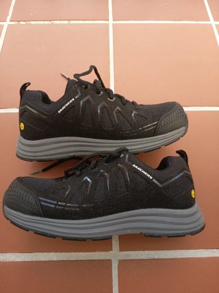 Zapatos de seguridad Skechers negros y grises