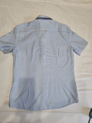 Camisa de chico a rayas azules