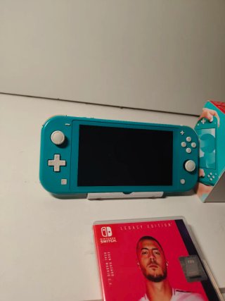 Nintendo Switch Lite + Caja + Funda + FIFA 20