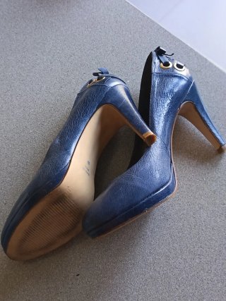 Zapatos de tacón azul mujer