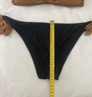 Bikini con relleno dorado y negro