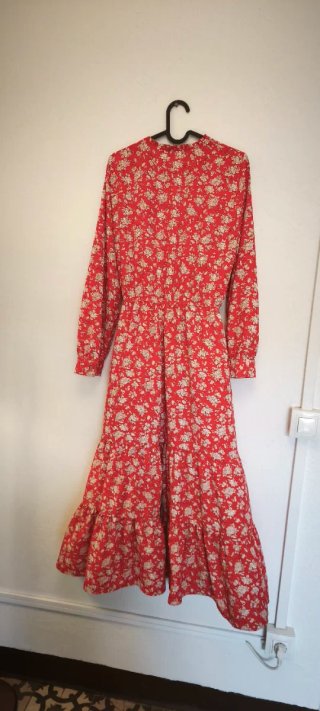 Vestido Zara floral rojo talla large