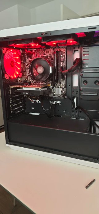 Pc gaming o escritorio WINDOWS11 con cajas