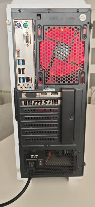 Pc gaming o escritorio WINDOWS11 con cajas