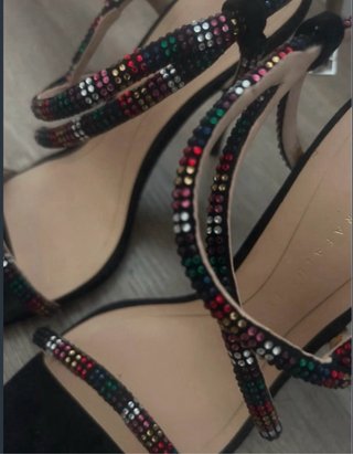Sandalias Zara. Talla 37. 10 cms de tacón